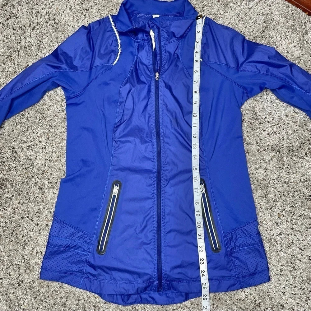 Lululemon Run Nothin' But Run Activewear Jacket in Pigment Blue 6 W4972S
